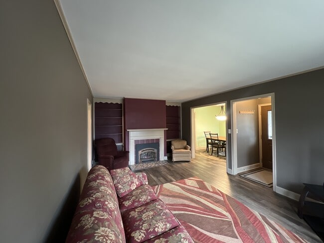 Photo - 1131 Colonial Dr E