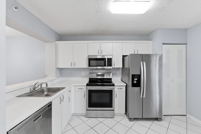 Building Photo - 9511 Weldon Cir Unit G207