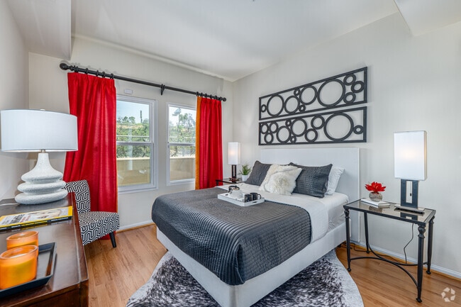 2BR, 2BA - 984SF - Second Bedroom