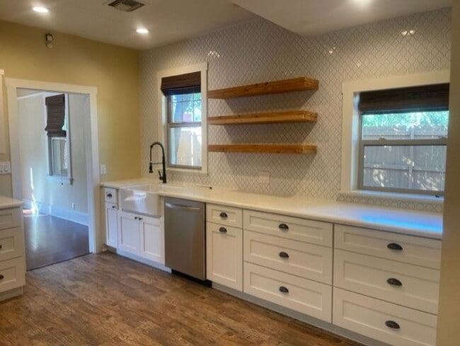 Photo - Coming Nov 1st - 3 Bedroom 2 Bath home in ...