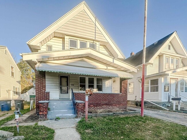 Building Photo - Very well maintained three bedroom house w...