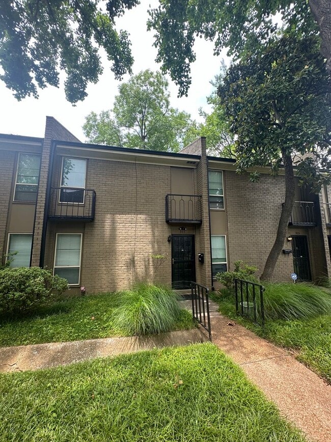 2BD/1.5BA Townhouse located in East Memphis! - 2BD/1.5BA Townhouse located in East Memphis!