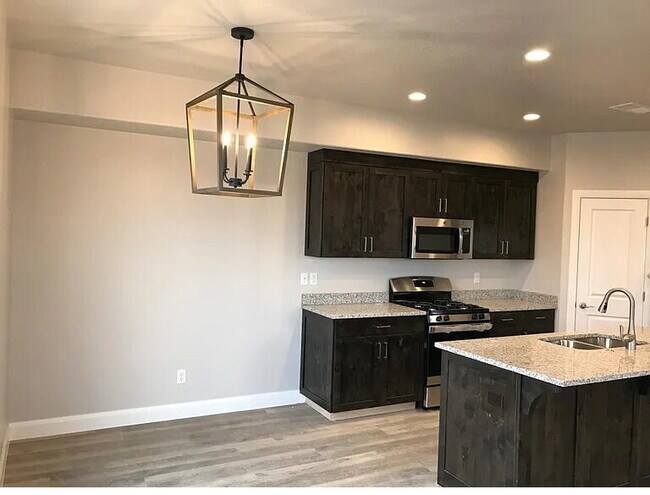 Photo - "Spacious 4-Bedroom Townhouse Oasis in Hur... Unit 128
