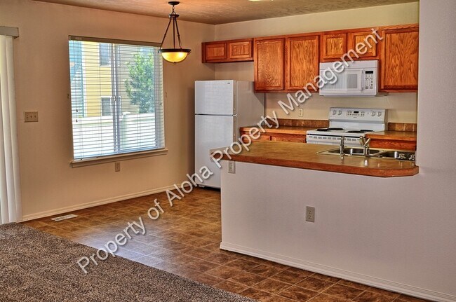 Photo - 1039 W Pine Ave