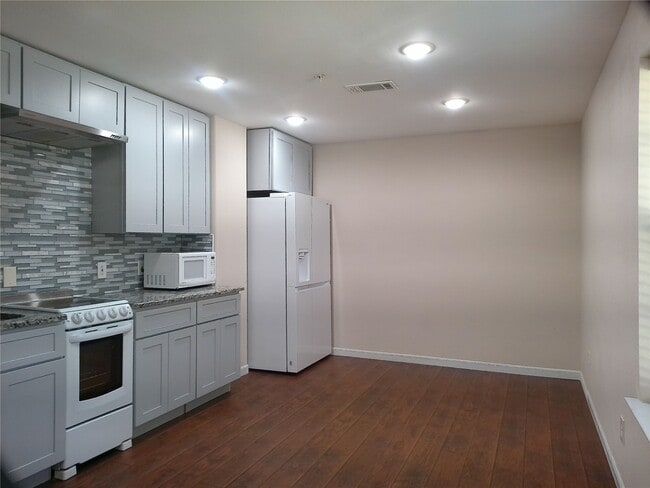 Building Photo - 22262 Adams St Unit 17 Rental