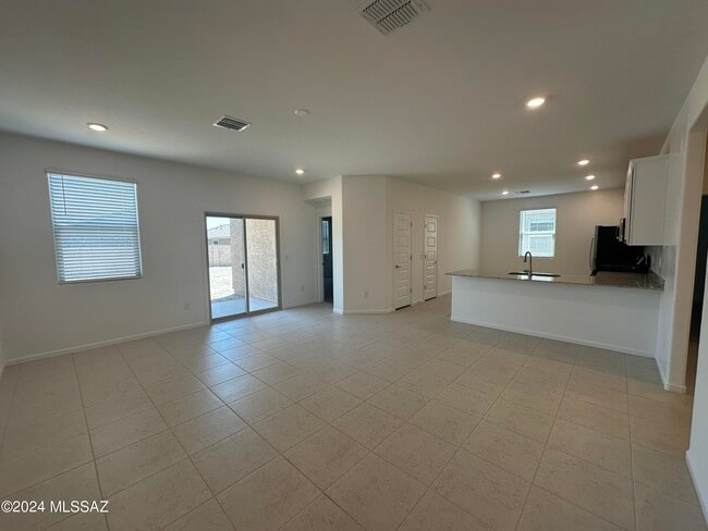 Photo - 10467 W Washburn St