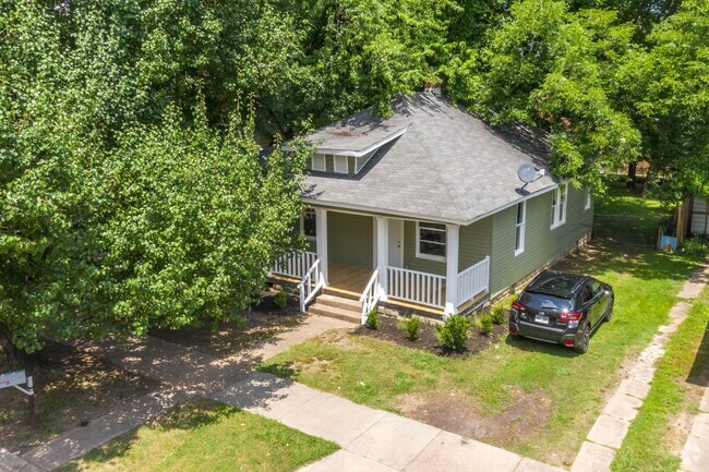 Building Photo - Charming & Renovated Two Bedroom Home