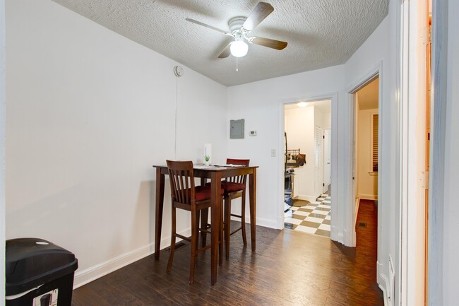 1222 18th Pl NE Unit 2