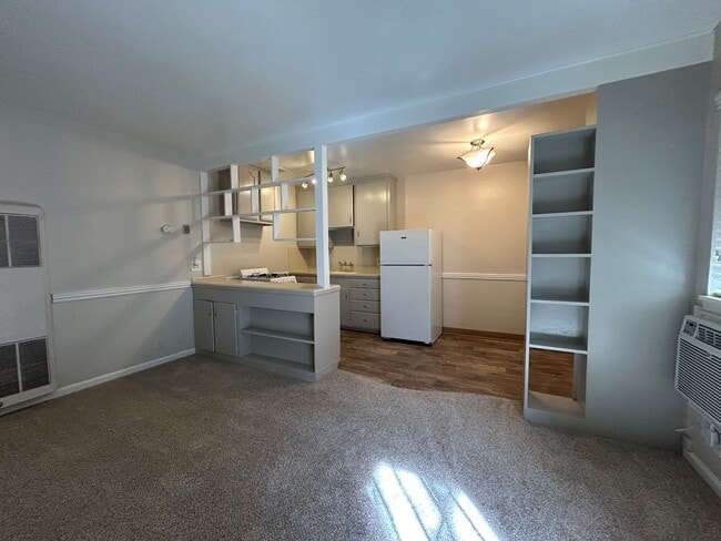 Building Photo - Classic Midtown One-Bedroom - $500 Lease Signing Bonus Available! Unit 10