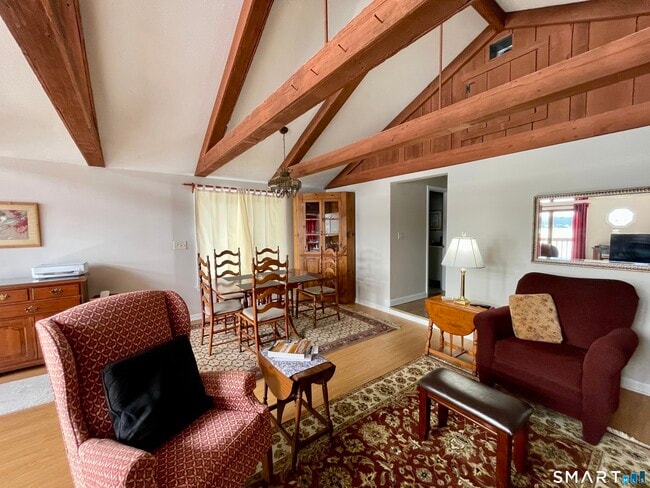 Photo - 203 Pine Hollow Rd