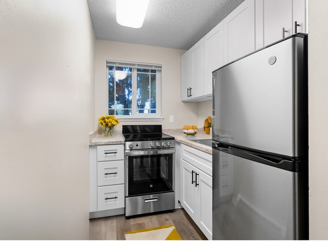 Rainier Garden Studio - Rainier Gardens Aparments