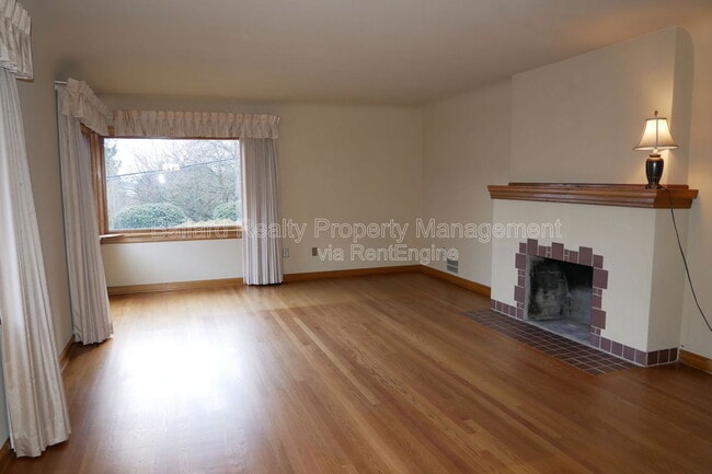 Photo - 1403 2nd Ave N