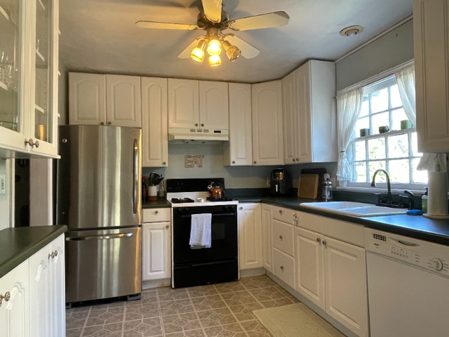 Photo - 1659 Dresden Dr NE