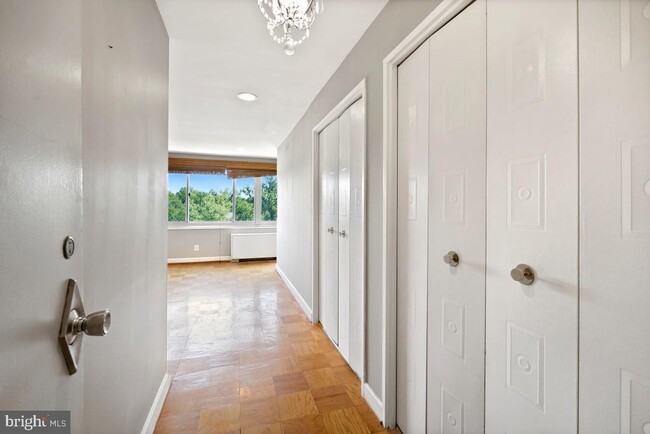 Building Photo - 1900 Lyttonsville Rd Unit 1101