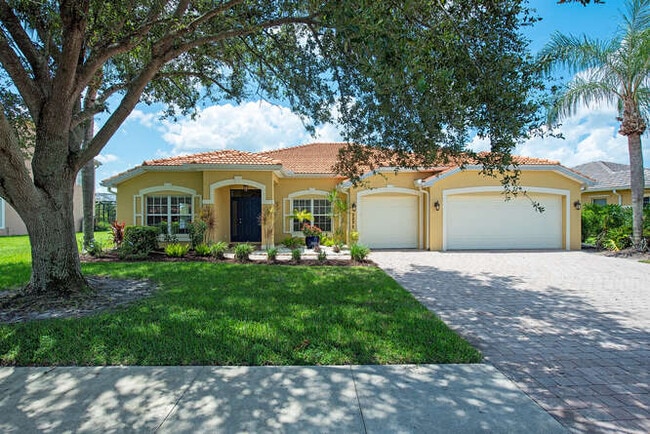 Photo - 2271 Grove Dr