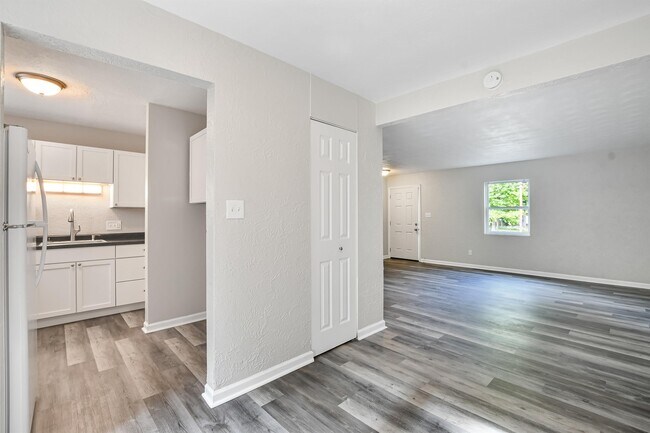 Photo - 1202 E Walford Dr Unidad 3