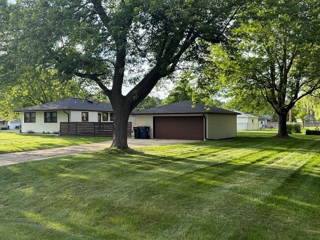 Photo - 8840 S Carol Ct House