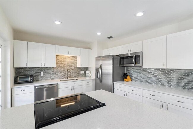 Photo - 2501 NE 12th St