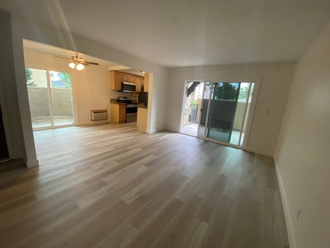Building Photo - Beautiful Downstairs Two Bedroom Two bath ...