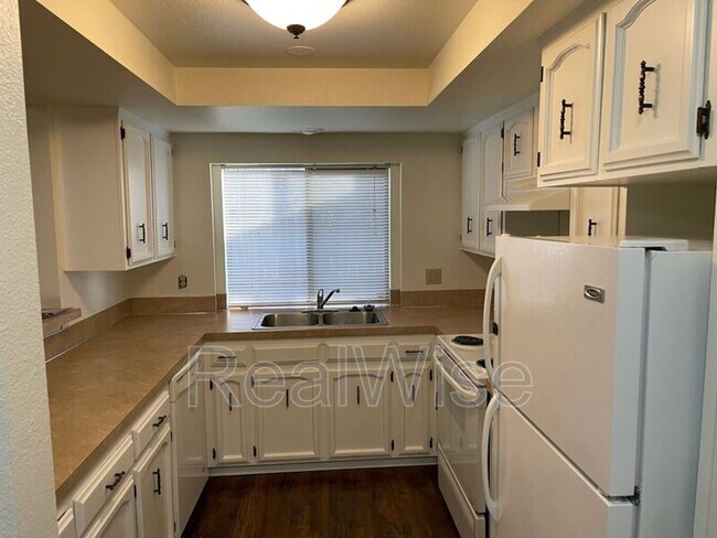 Photo - 4276 Meadowbrook Ct NE