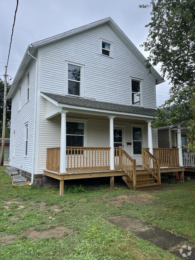 Building Photo - 121 W Hemlock St Rental