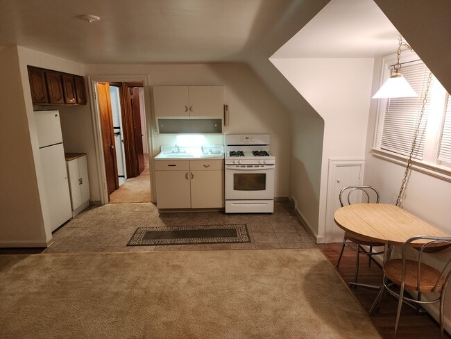 Kitchen - 732 Cleveland Dr Apartments Unit 2