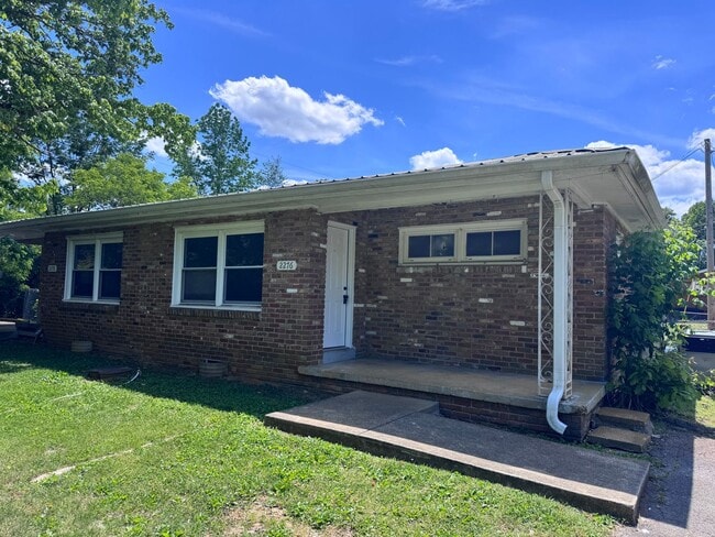 Building Photo - Old Ashland City Duplex Unit 2276 Old Ashland City Rd