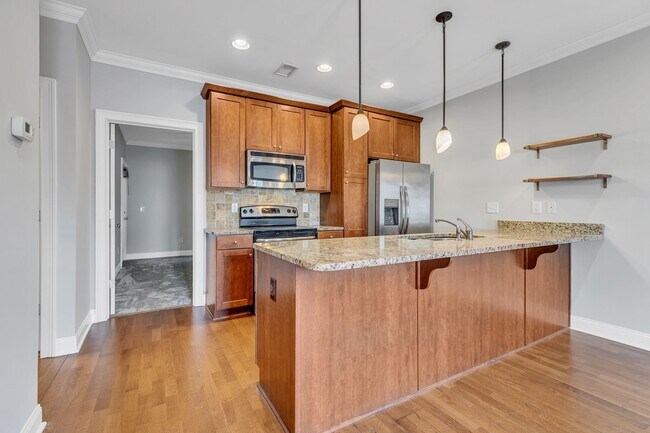 Building Photo - 2114 Acklen Ave Unit #307 Rental