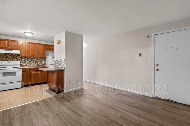 Photo - 451 Divinity St