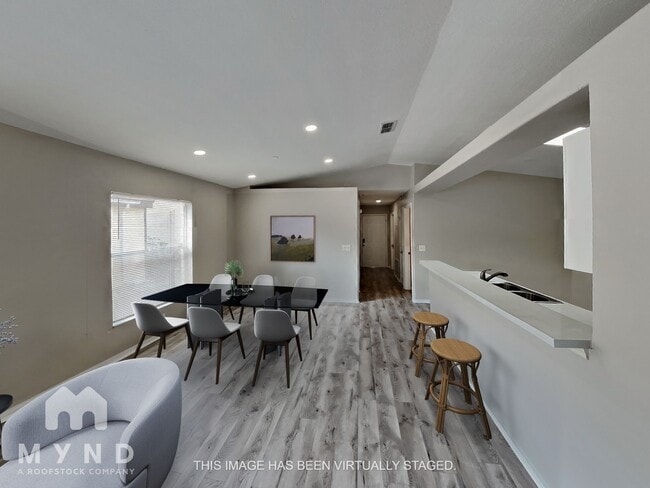 Photo - 23100 Clearwater Pl