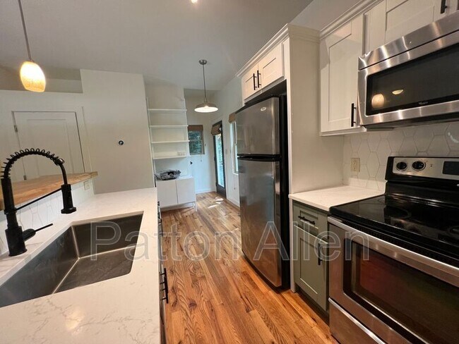 Photo - 103 Deaver St