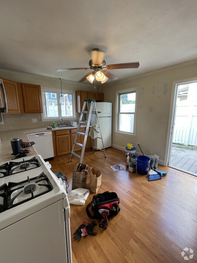 Building Photo - 10 Cross St Unit 1 Rental