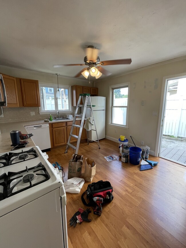 Photo - 10 Cross St Apartments Unit 1