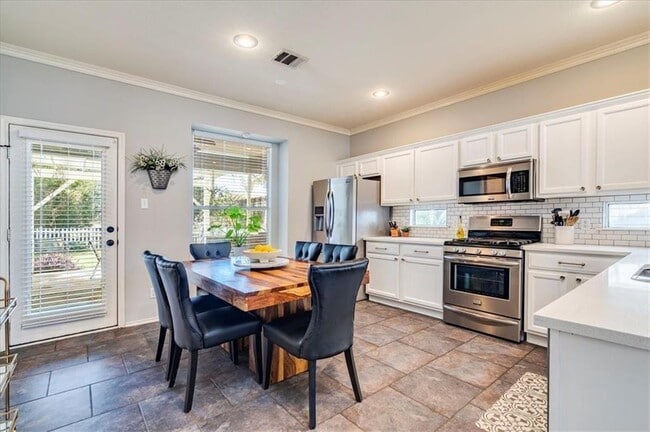 Photo - 1202 Cardigan St