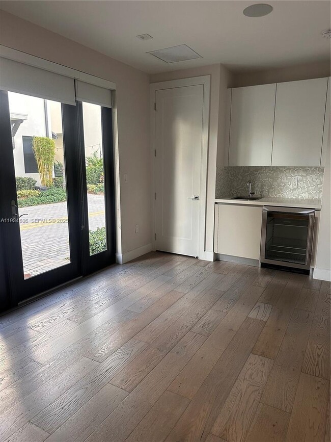 Photo - 8231 NW 48th St