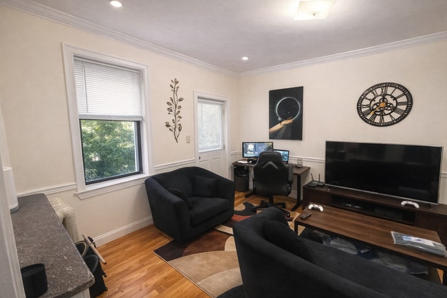 Building Photo - 4 Park Vale Ave Unit 12