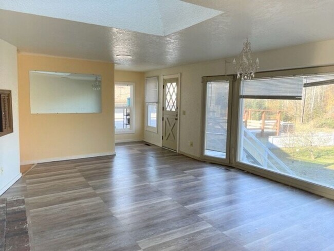 Photo - 730 Telegraph Rd Unit A