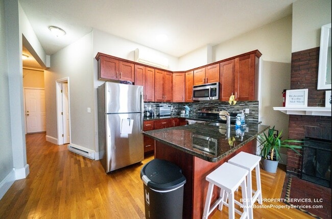 39 Bay State Rd Unit 4R