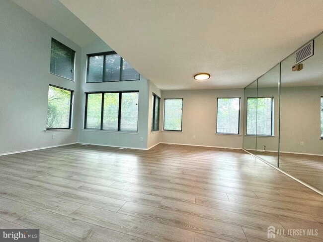Photo - 104 Sayre Dr