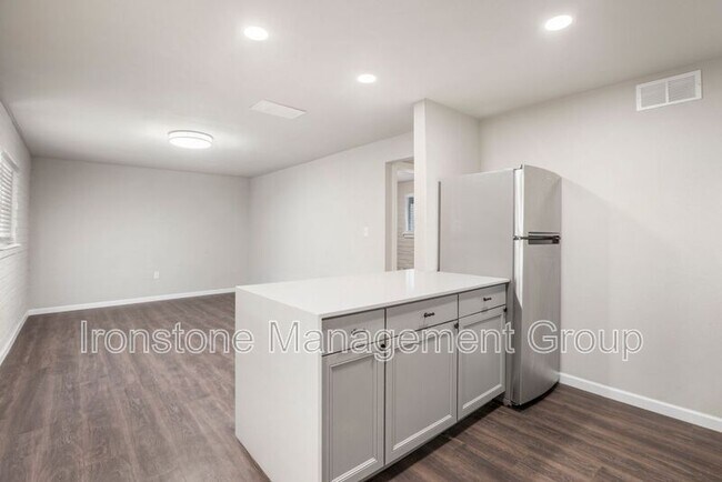 Photo - 2618 E 8th St