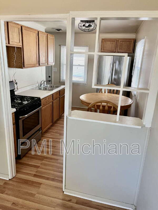 Photo - 519 Grand Blvd