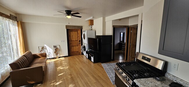 Photo - 66 Skyline St