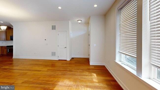 Photo - 909 Lakeview Ct