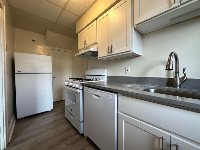 Photo - Beautiful 2BR Duplex in a Great Oakland Lo...