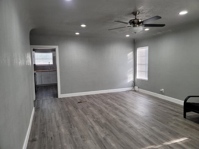 Photo - 1905 N Garden Ave