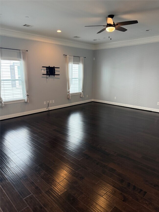 Photo - 2522 Hutchins St