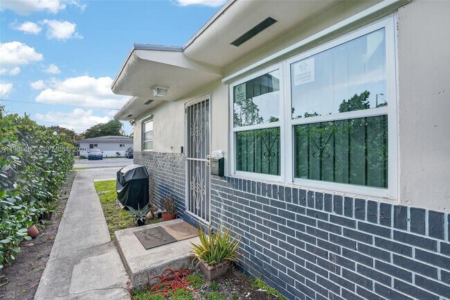 Photo - 4521 NW 14th Ave Unit 4521