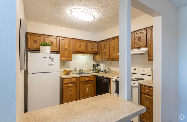 2BR, 1.5BA 960 SF