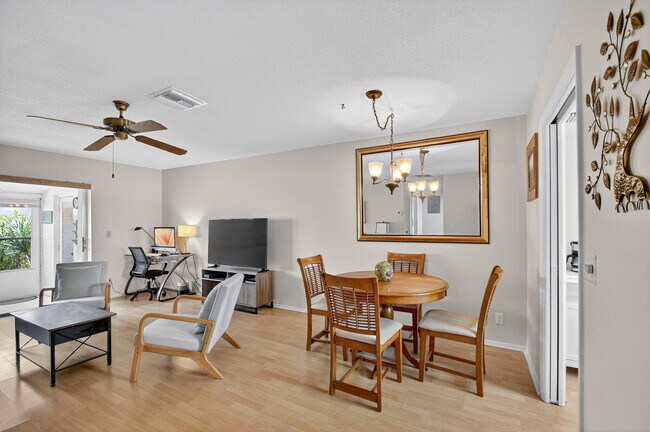 Photo - 2673 Barkley Dr E Unidad B