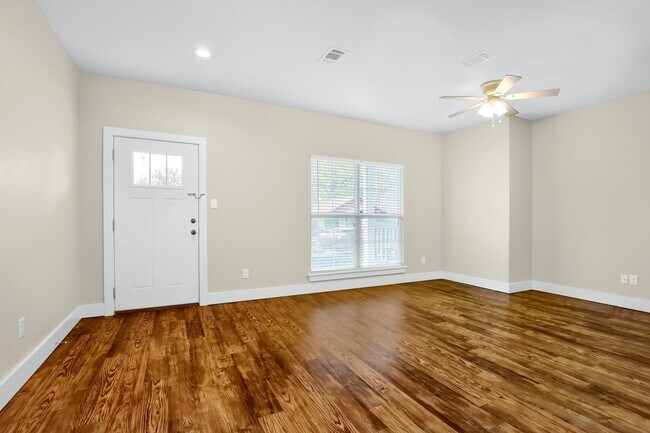 Photo - 409-411 N Woods St Unit 1